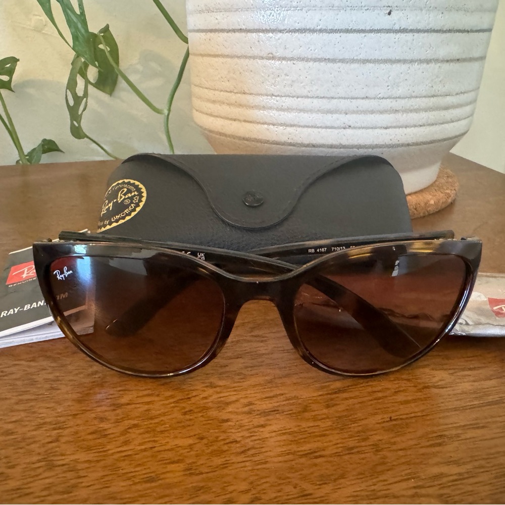 Ray Ban Tortoise Shell Cat eye sunglasses